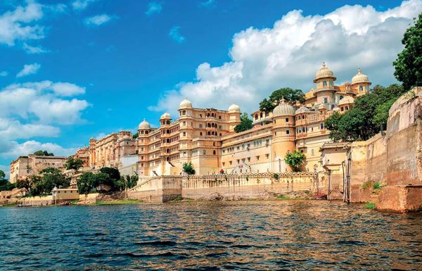 (Image)-image-Inde-Rajasthan-Udaipur-City-Palace-et-lac-Pichola-is_696399058